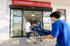 Kiệt sức ở sân bay Phú Quốc, không người thân bên cạnh: Chuyện gì đã xảy ra với nam du khách 24 tuổi? 
