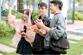 Giữa những ngày nắng gắt, nhiều người trẻ hào hứng với trào lưu xé nhãn chai - trúng thưởng liền tay