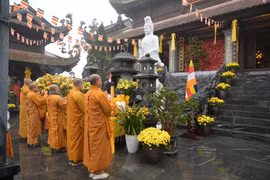Đỉnh thiêng Fansipan náo nức dòng người trẩy hội du xuân