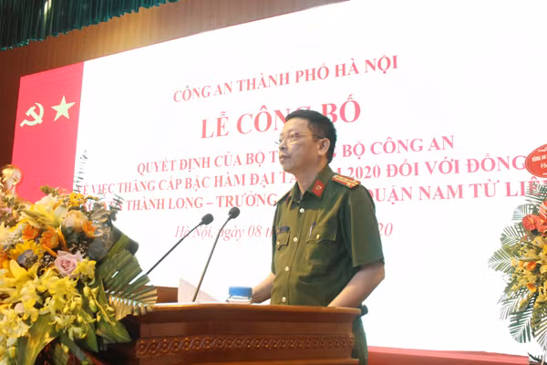 Đại tá Nguyễn Hồng Ky, Phó Giám đốc CATP phát biểu tại buổi kiểm tra công tác công an 9 tháng đầu năm tại CAQ Nam Từ Liêm