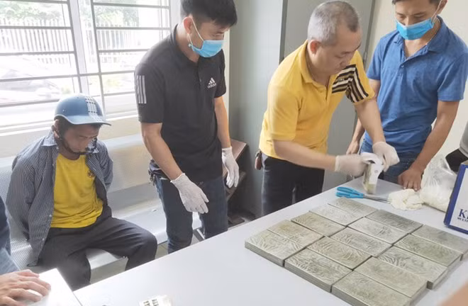 Thu giữ tang vật trong một vụ mua bán trái phép chất ma túy