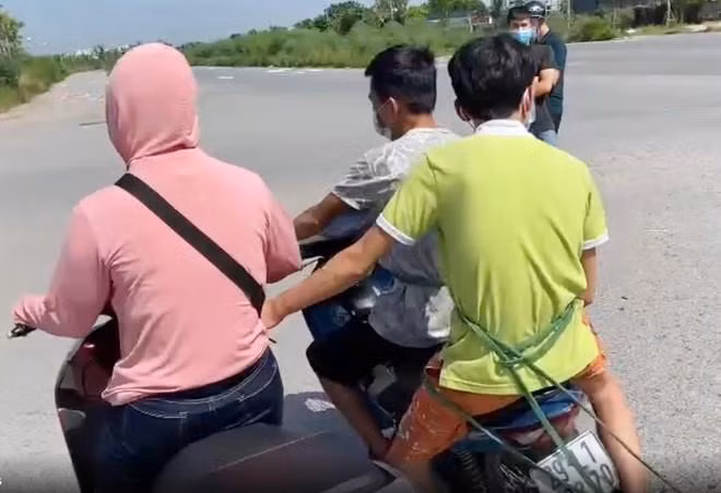 Các đối tượng thực hiện hành vi cướp giật tài sản trên địa bàn quận Bắc Từ Liêm, thường nhắm vào những người phụ nữ đi một mình trên các tuyến đường vắng vào buổi tối Các đối tượng thực hiện hành vi cướp giật tài sản trên địa bàn quận Bắc Từ Liêm, thường nhắm vào những người phụ nữ đi một mình trên các tuyến đường vắng vào buổi tối