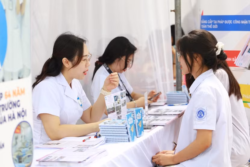 Học sinh được cung cấp thông tin hữu ích về ngành sức khỏe