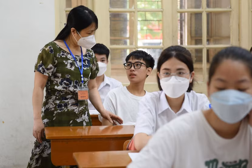 Kỳ thi lớp 10 của Hà Nội căng thẳng bởi tỷ lệ đỗ công lập chỉ khoảng 60%