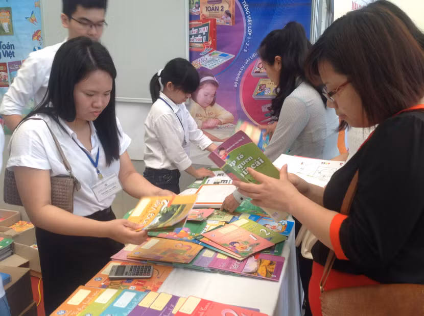 Nhà Xuất bản Giáo dục Việt Nam công bố đường dây nóng giúp phụ huynh tìm sách cho con đầu năm học