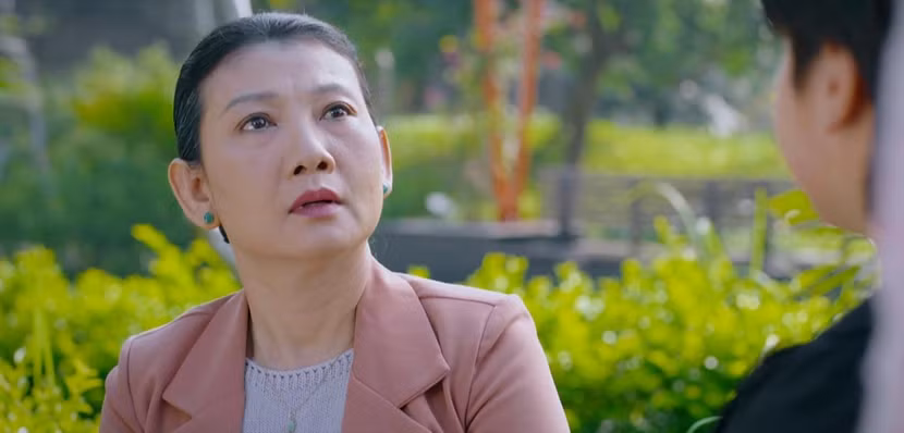 NSND Mỹ Uyên trong vai bà Xinh, một người mẹ hiền lành và nhu nhược trong "Trạm cứu hộ trái tim"
