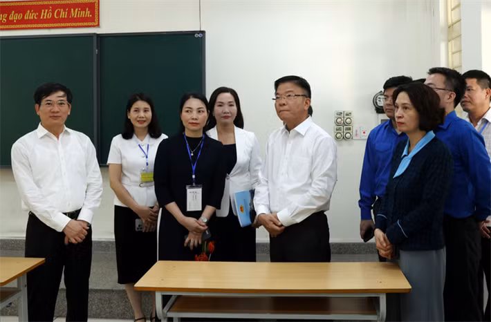 Đoàn công tác Chính phủ đến kiểm tra công tác chuẩn bị tổ chức Kỳ thi tốt nghiệp THPT năm 2025 tại Quảng Ninh