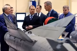 Ông Medvedev tuyên bố vũ khí Nga đã vượt qua tất cả các lệnh cấm vận
