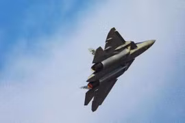 Rostec lần đầu giới thiệu tiêm kích Su-57E với hệ thống vũ khí hoàn toàn mới
