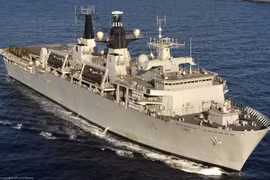 Anh bán tàu đổ bộ cỡ lớn HMS Bulwark với giá 'rẻ như cho'