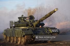 Xe tăng T-62 huyền thoại 'lột xác' khi được trang bị tên lửa dẫn đường và khí tài ảnh nhiệt.