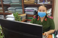 Hình ảnh người chiến sỹ áo xanh ở 'tâm dịch' Phú Đô
