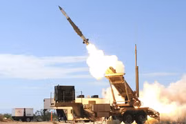 Ukraine ‘phóng loạt tên lửa Patriot’ để chặn đạn S-400 Nga