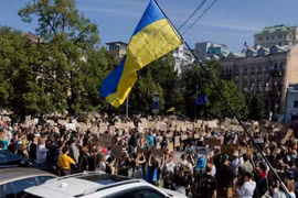 Người Ukraine biểu tình phản đối ông Zelensky miễn nhiệm 'ông trùm drone' Fedorov