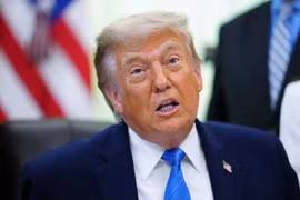 Ông Trump nổi giận vì giá xăng cao, yêu cầu điều tra các 'ông lớn' dầu khí
