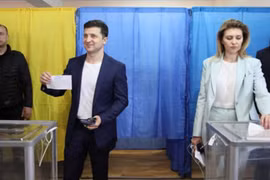 Kêu gọi bầu cử - nước cờ gây tranh cãi của cựu Bộ trưởng Quốc phòng Ukraine