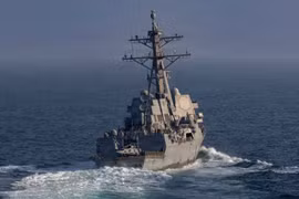 Iran tuyên bố buộc chiến hạm Mỹ lùi xa Hormuz hơn 400 km