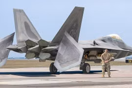 Triệt thoái khỏi Israel, 'chim ăn thịt' F-22 đáp xuống Anh giữa lúc Trung Đông căng thẳng