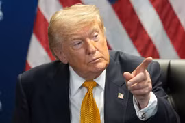 Vì sao ông Trump bất ngờ đổi ý, bỏ kế hoạch thu phí 20% ở Hormuz?