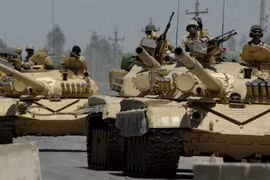 T-72: Vì sao Liên Xô chọn ‘xe tăng bình dân’ thay vì chỉ dùng T-64?