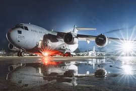 Vận tải cơ khổng lồ C-17 Mỹ bất ngờ hạ cánh xuống Moscow