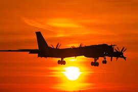 Oanh tạc cơ Tu-95: ‘Gấu bay’ và những cuộc săn đuổi trên không