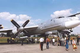 Tu-95 ra đời: Vì sao Liên Xô chế tạo oanh tạc cơ cánh quạt nhanh nhất thế giới?
