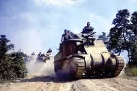 M3 Lee: Vì sao Mỹ phải chế tạo một xe tăng có thiết kế kỳ lạ?