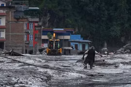 Những ngôi làng chìm trong bùn đất sau lũ quét như sóng thần ở Nepal