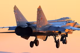 Vì sao MiG-31 không cần cơ động như MiG-29?