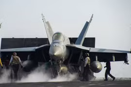 Tiêm kích EA-18G Growler mang những vũ khí nào và có thể tự chiến đấu ra sao?