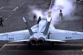Tiêm kích tác chiến điện tử EA-18G Growler phối hợp với F-35 và F/A-18 thế nào?