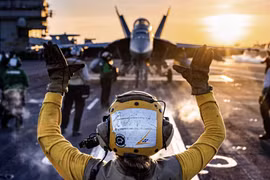 Vì sao máy bay EA-18G Growler có thể 'săn' radar phòng không?