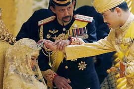 Quốc vương Brunei ‘tước mọi danh hiệu’ của con dâu