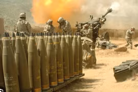 NATO đối mặt bài toán 'tiền nhiều, súng ít'