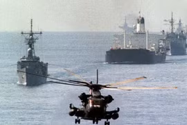 Trong một ngày, Mỹ hộ tống 40 tàu dầu qua eo biển Hormuz