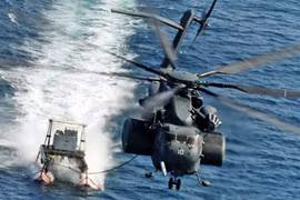 Phi công MH-53E của Mỹ kể lại những chuyến bay nguy hiểm trên vịnh Ba Tư