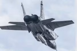 MiG-31K: Vì sao Nga biến tiêm kích đánh chặn thành máy bay mang Kinzhal?