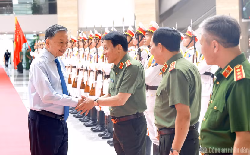 Tổng Bí thư, Chủ tịch nước Tô Lâm dự gặp mặt Kỷ niệm 64 năm Ngày truyền thống lực lượng Cảnh sát nhân dân ảnh 3