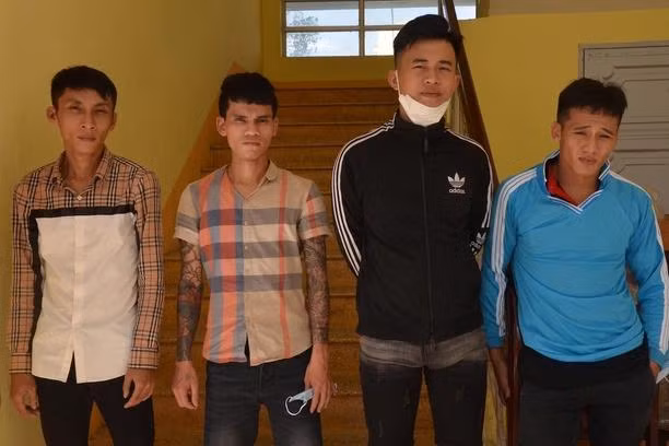 4 nghi phạm bị cảnh sát tạm giữ. Ảnh: Công an Đồng Tháp 4 nghi phạm bị cảnh sát tạm giữ. Ảnh: Công an Đồng Tháp