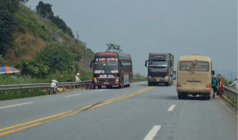 Cao tốc Nội Bài- Lào Cai đoạn từ Yên Bái đến Lào Cai chỉ có quy mô 2 làn xe chạy, gây mất ATGT Cao tốc Nội Bài- Lào Cai đoạn từ Yên Bái đến Lào Cai chỉ có quy mô 2 làn xe chạy, gây mất ATGT