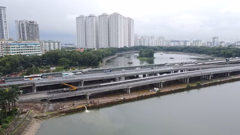 Đường vành đai 3 đi thấp qua hồ Linh Đàm vừa được thông xe vào sáng nay, 6/10
