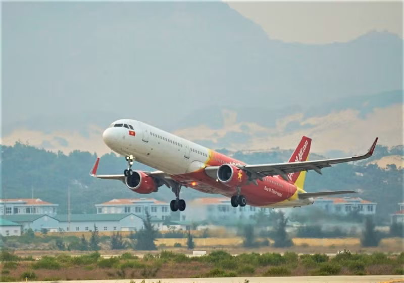 Vietjet Air thực hiện đổi vé miễn phí, không giới hạn số lần cho toàn bộ hành khách đi/đến miền Trung bị ảnh hưởng bởi thời tiết xấu Vietjet Air thực hiện đổi vé miễn phí, không giới hạn số lần cho toàn bộ hành khách đi/đến miền Trung bị ảnh hưởng bởi thời tiết xấu