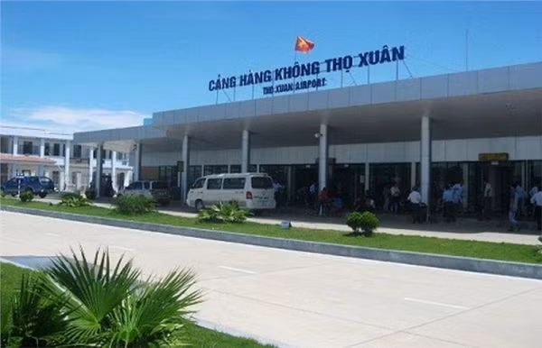 Một nữ hành khách đã nổi lòng tham, “chôm” ví tiền của người khác ngay tại điểm soi chiếu an ninh