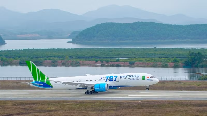 Hàng loạt chuyến bay đi/đến miền Trung và Tây Nguyên phải hủy hoặc dời lịch bay do bão số 9 Hàng loạt chuyến bay đi/đến miền Trung và Tây Nguyên phải hủy hoặc dời lịch bay do bão số 9