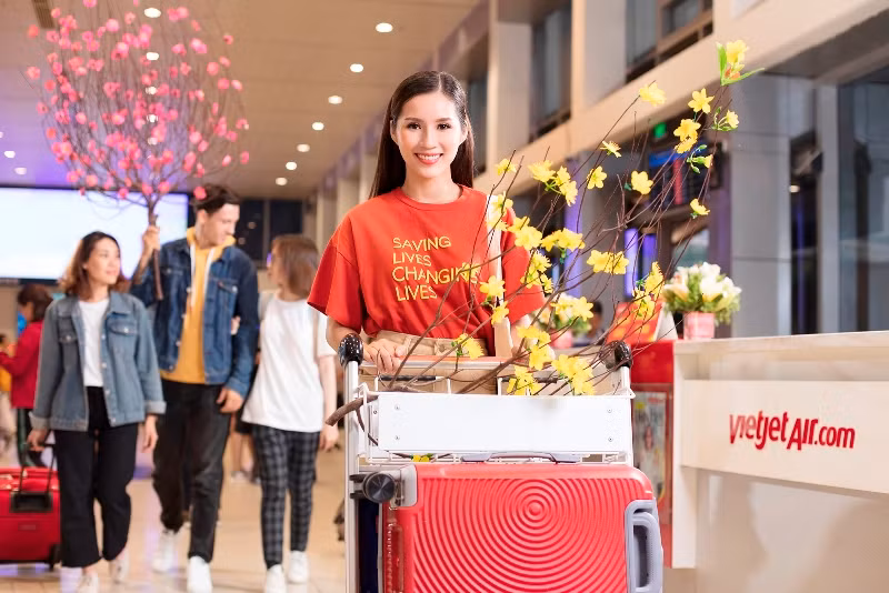 Do ảnh hưởng của dịch Covid-19, hàng loạt hành khách dù đã mua vé máy bay nhưng không thể về quê