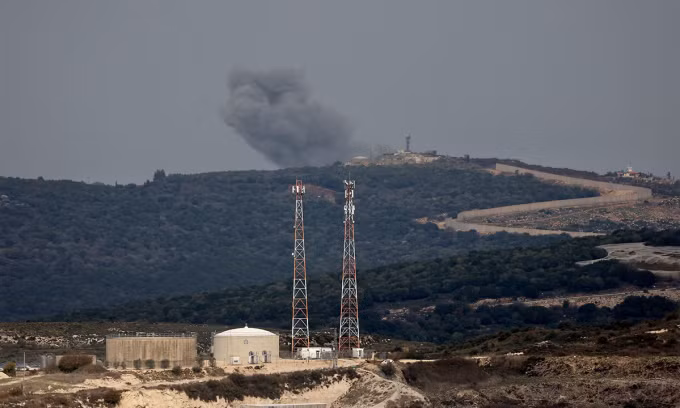 Khói bốc lên sau cuộc pháo kích của quân đội Israel vào 1 ngôi làng ở miền nam Lebanon hôm 5-12-2023