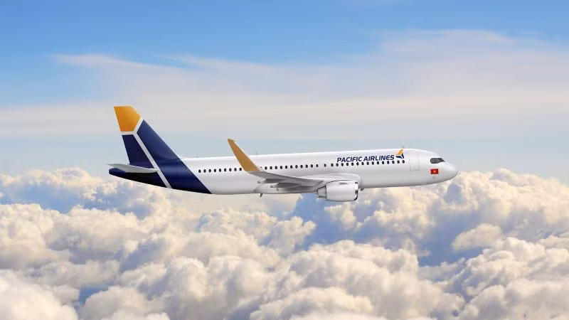 Một chuyến bay của Pacific Airlines phải dừng chờ 7 phút để lực lượng chức năng xử lý tấm mica xuất hiện trên sân