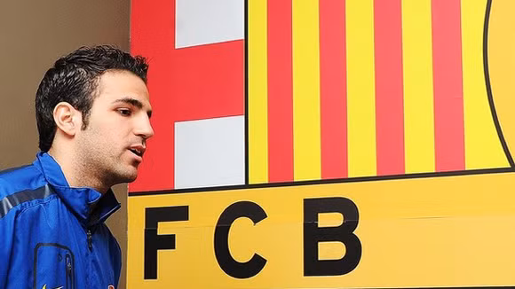 Bản hợp đồng “bom tấn” của Fabregas ảnh 1
