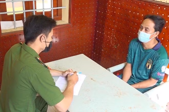 Đối tượng Trương Văn Gõ tại cơ quan công an. Nguồn: Dân Trí